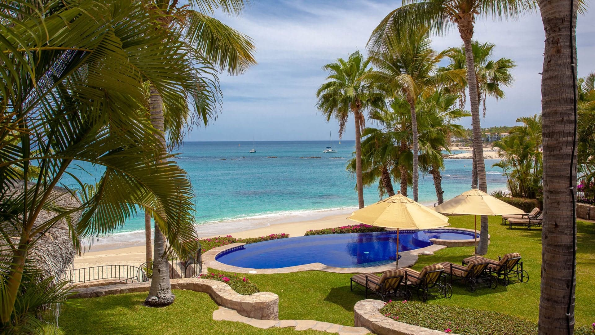 BEACHFRONT PRIVATE HEATED POOL